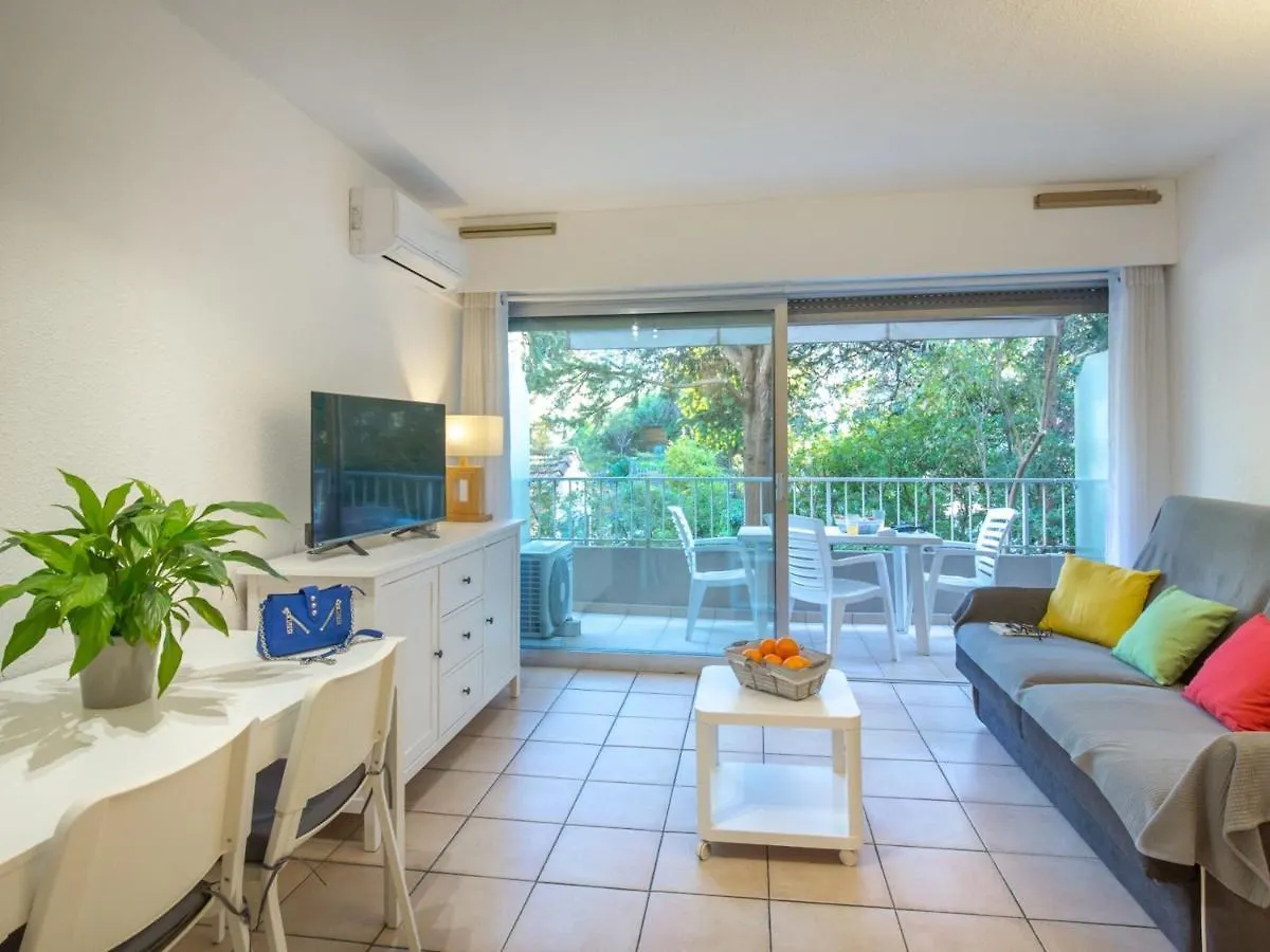 Studio Climatise Proche Plage Et Commerces Avec Balcon, Parking, Et Wifi A Saint-Raphael - Fr-1-466A-32