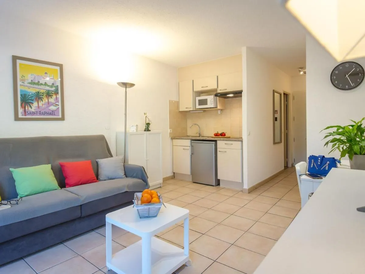 Studio Climatise Proche Plage Et Commerces Avec Balcon, Parking, Et Wifi A Saint-Raphael - Fr-1-466A-32 0*, Saint-Raphael (Var)