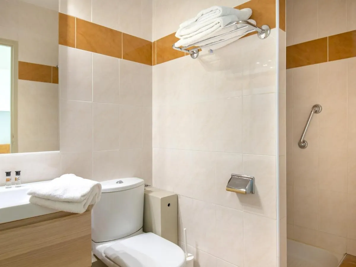 Studio Climatise Proche Plage Et Commerces Avec Balcon, Parking, Et Wifi A Saint-Raphael - Fr-1-466A-32 Apartment