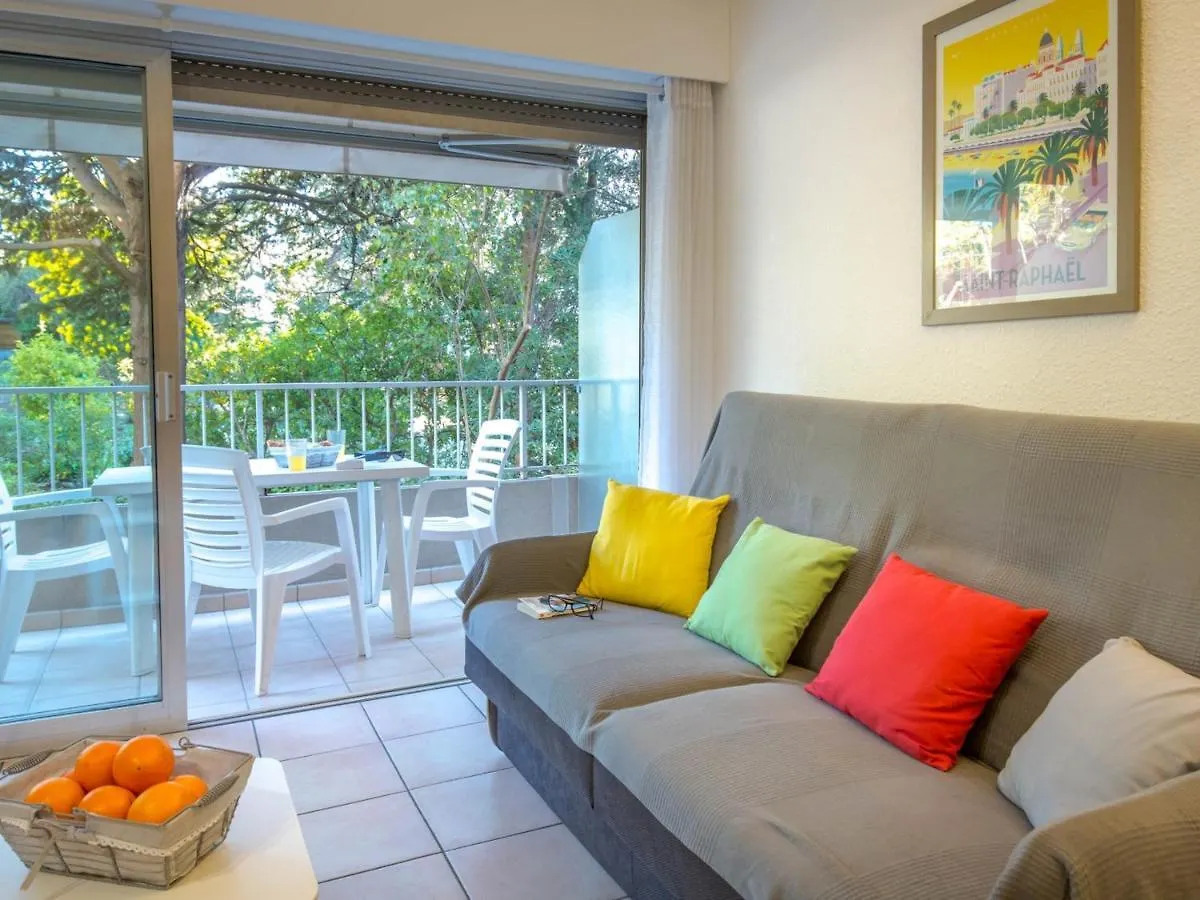 Apartment Studio Climatise Proche Plage Et Commerces Avec Balcon, Parking, Et Wifi A Saint-Raphael - Fr-1-466A-32 France